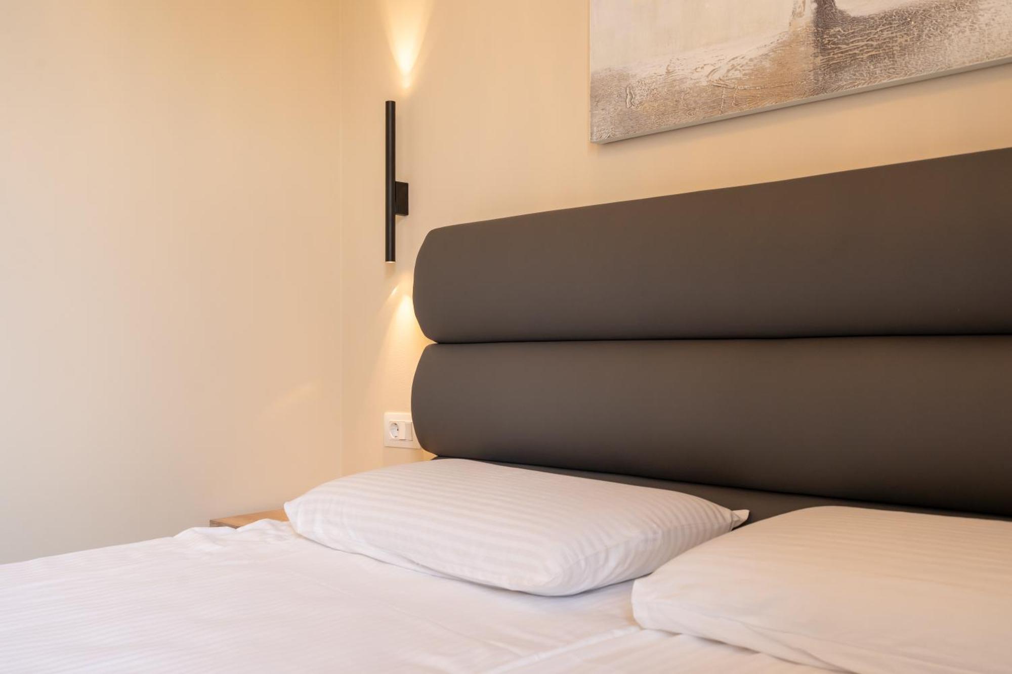 Aaa & With Free Parking Apartma *