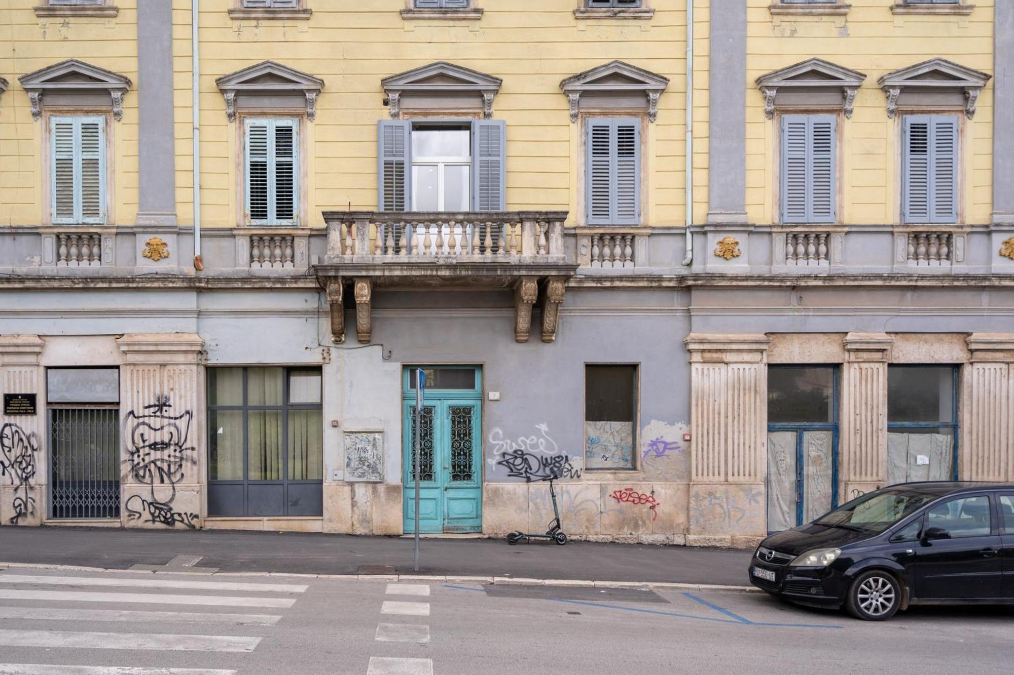 Aaa & With Free Parking Apartma Pula